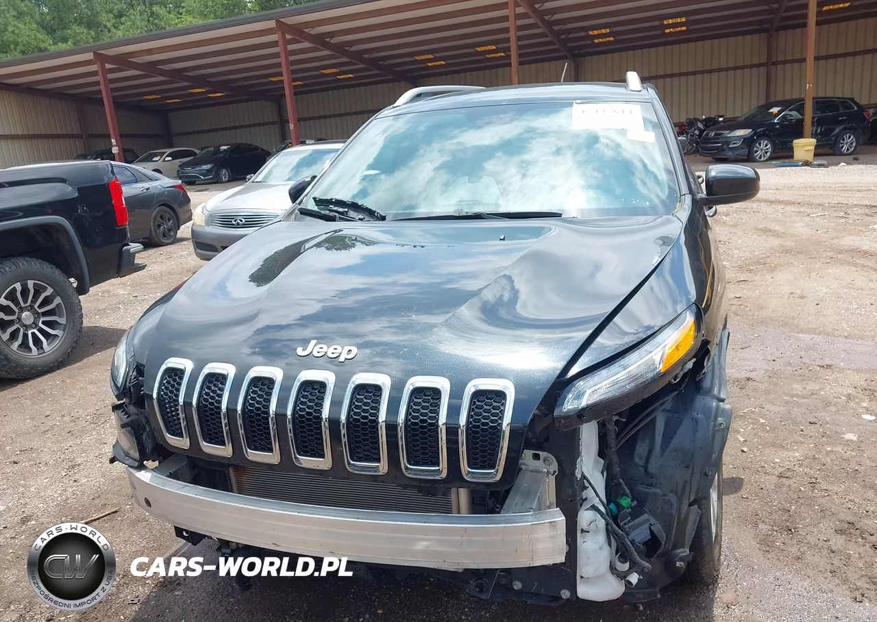 2015 Jeep Cherokee Latitude VIN:1C4PJLCS6FW689851 - 6