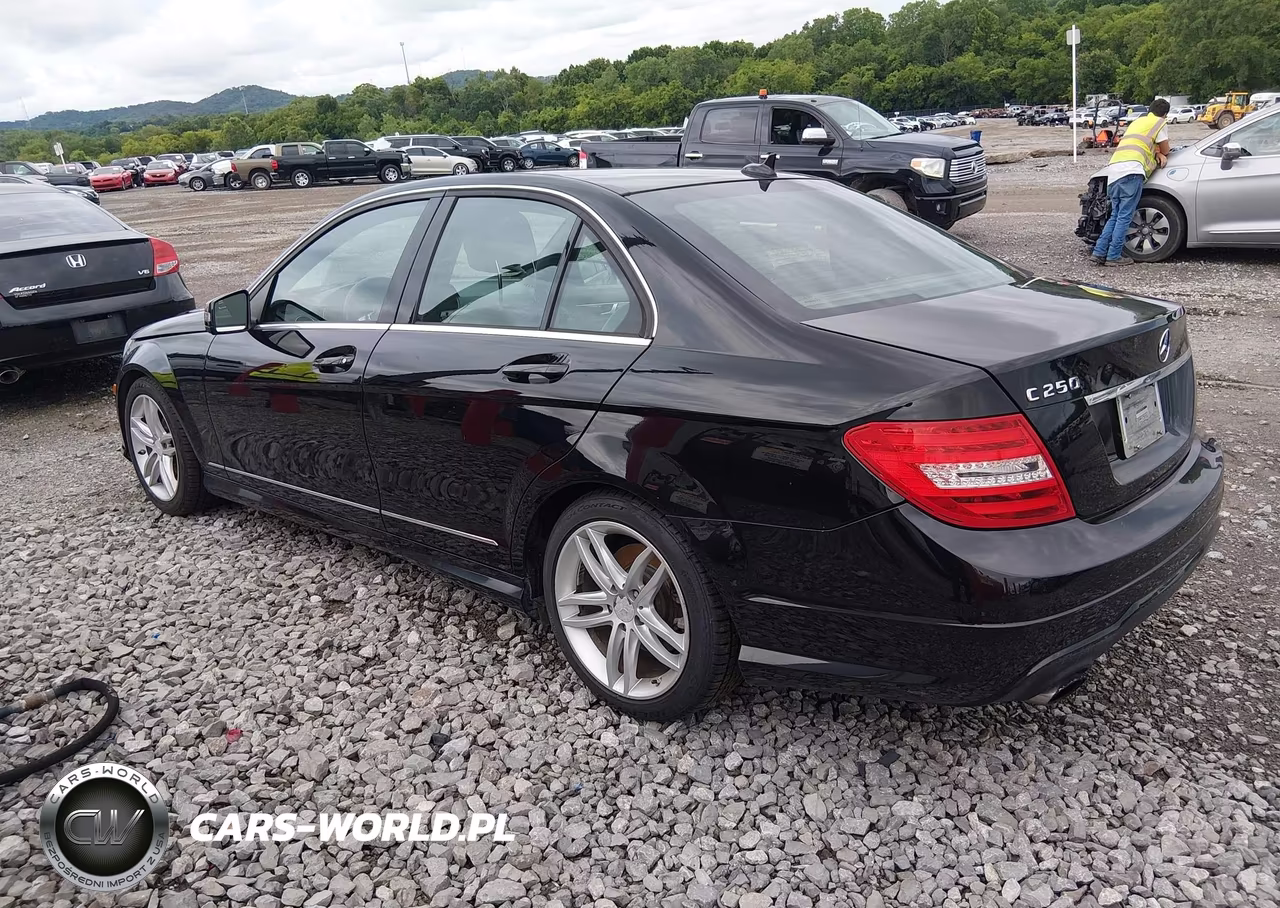 2013 Mercedes-Benz C 250 Sport VIN:WDDGF4HB2DA774167 - 3