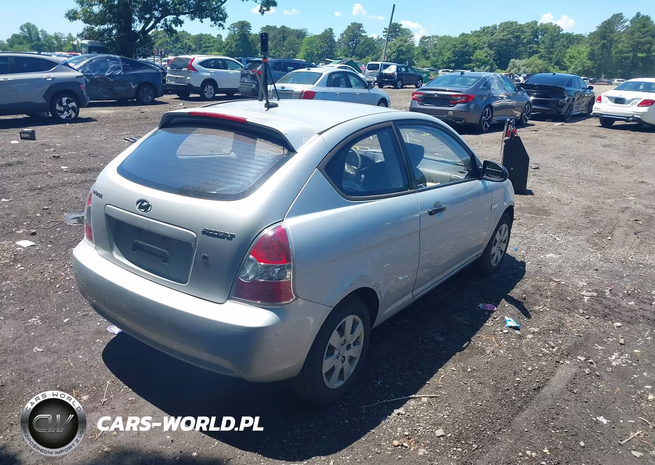 2009 Hyundai Accent Gs VIN:KMHCM36C19U114000 - 4