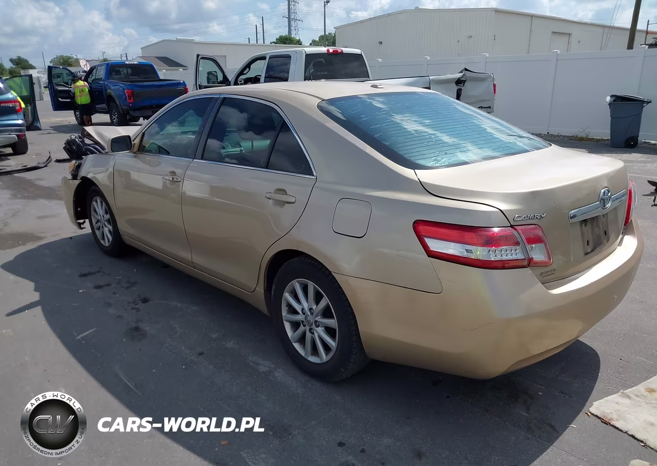 2010 Toyota Camry Xle VIN:4T1BF3EK9AU032213 - 3