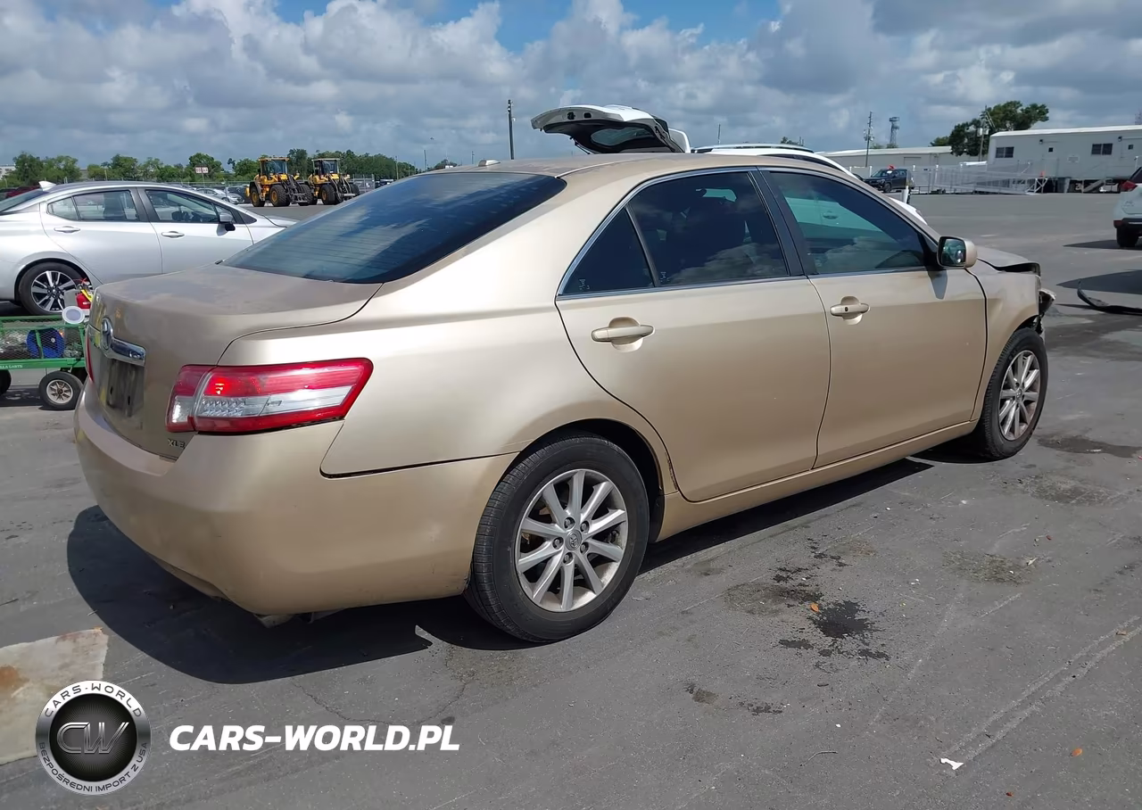 2010 Toyota Camry Xle VIN:4T1BF3EK9AU032213 - 4