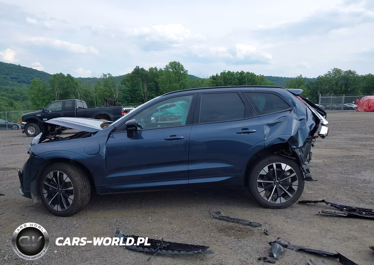 2026 Volvo Xc60 Plug-In Hybrid Plus, T8 Awd Electric-Gasoline, Dark VIN:YV4H60RC9T1432953 - 15