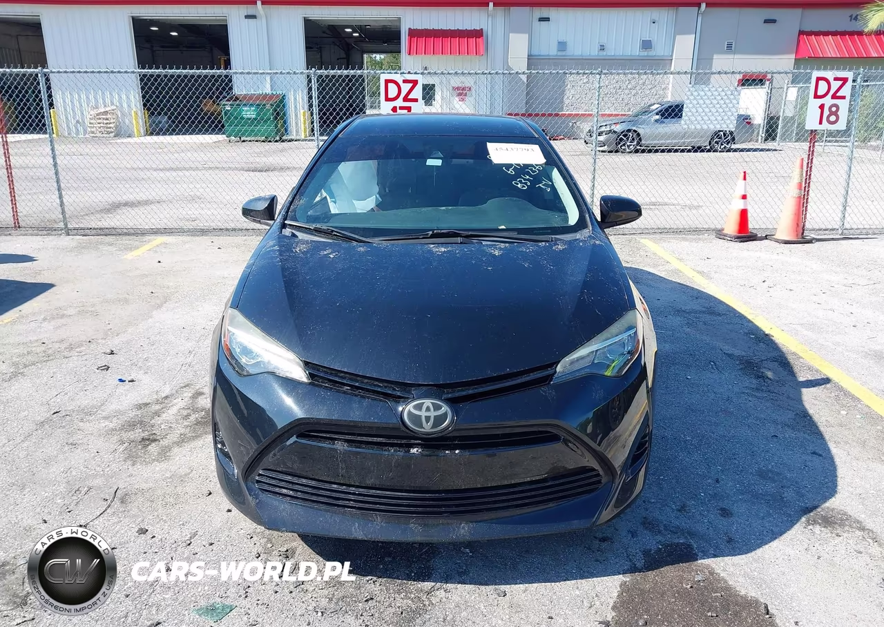 2018 Toyota Corolla Le VIN:5YFBURHEXJP834236 - 12