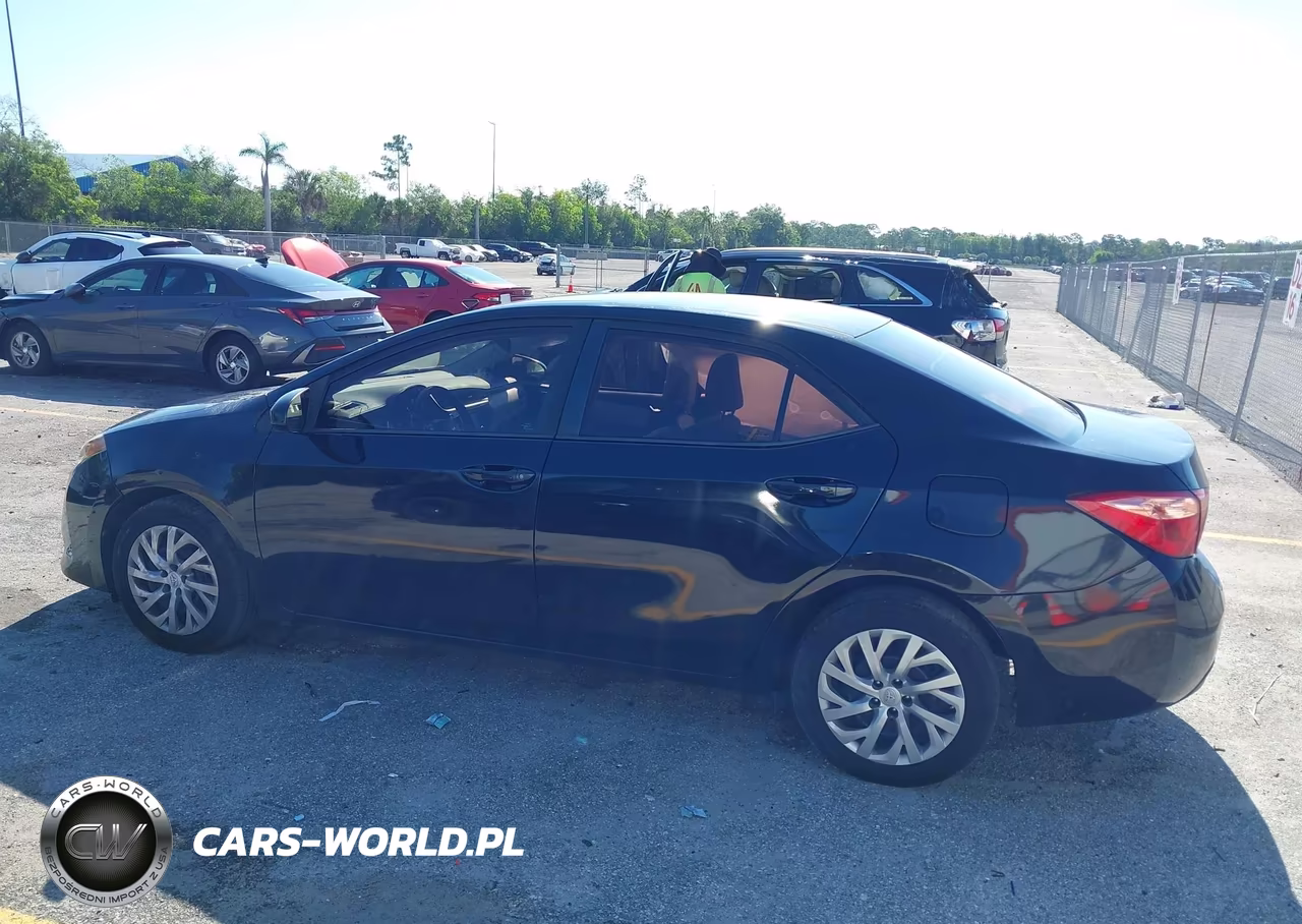 2018 Toyota Corolla Le VIN:5YFBURHEXJP834236 - 14
