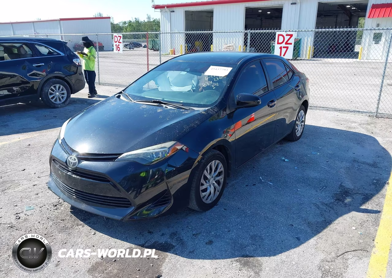 2018 Toyota Corolla Le VIN:5YFBURHEXJP834236 - 2