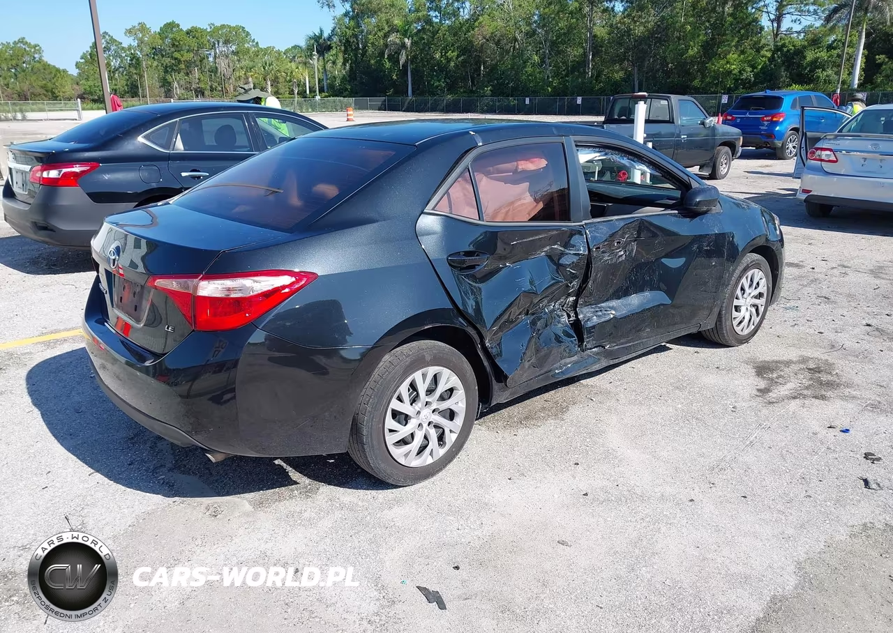 2018 Toyota Corolla Le VIN:5YFBURHEXJP834236 - 4
