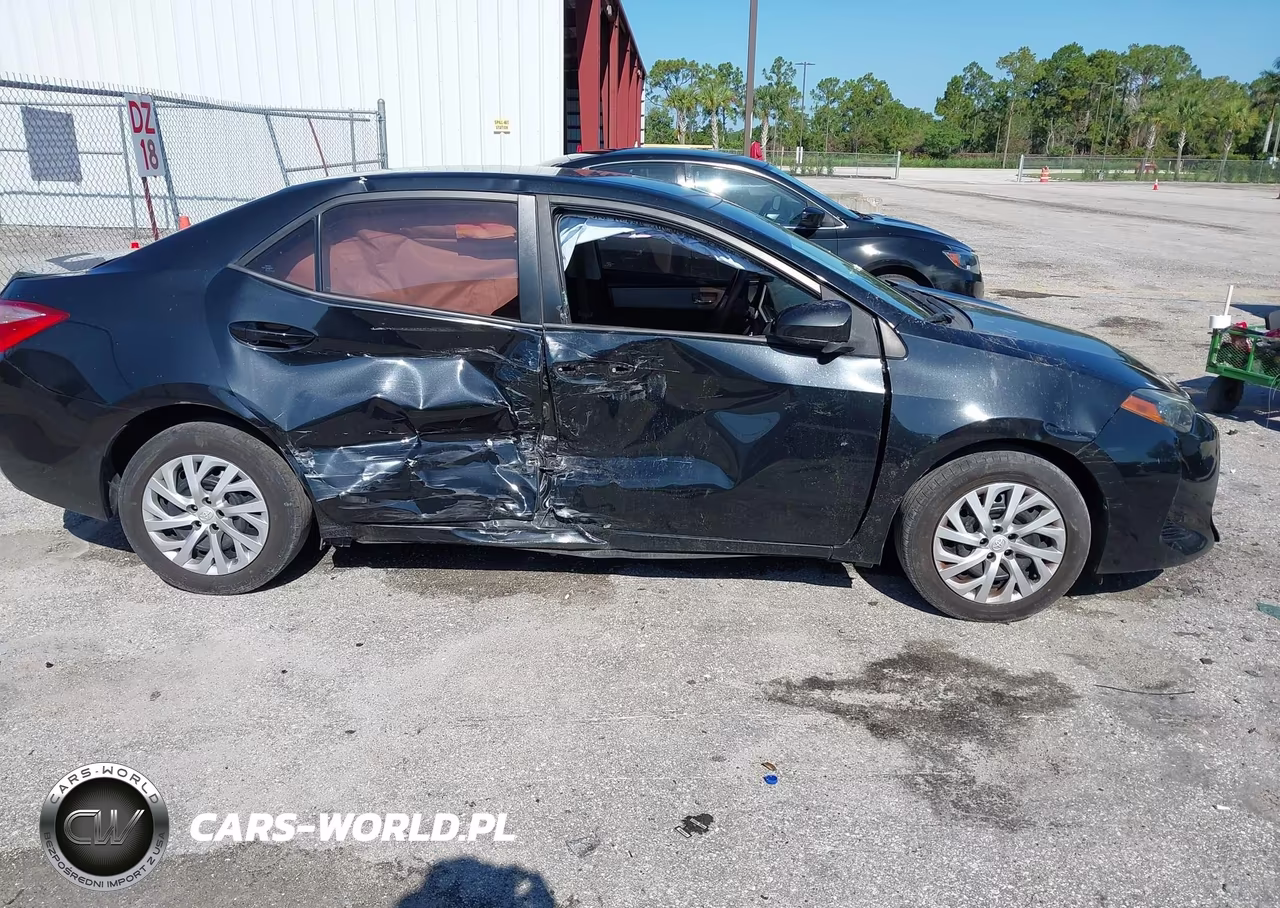 2018 Toyota Corolla Le VIN:5YFBURHEXJP834236 - 6