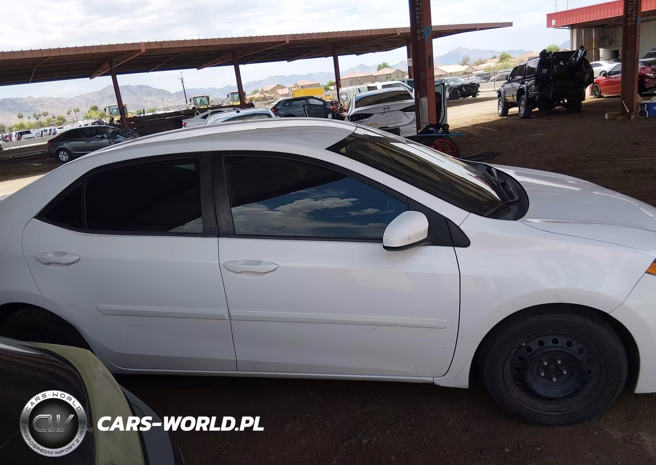2018 Toyota Corolla Le VIN:2T1BURHE3JC034068 - 13