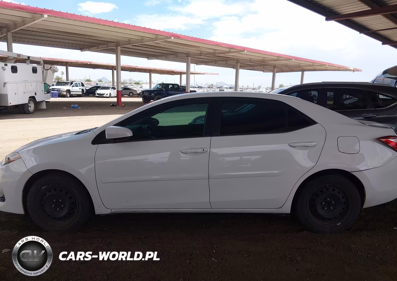 2018 Toyota Corolla Le VIN:2T1BURHE3JC034068 - 14