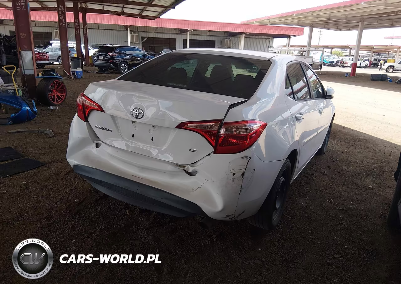 2018 Toyota Corolla Le VIN:2T1BURHE3JC034068 - 4