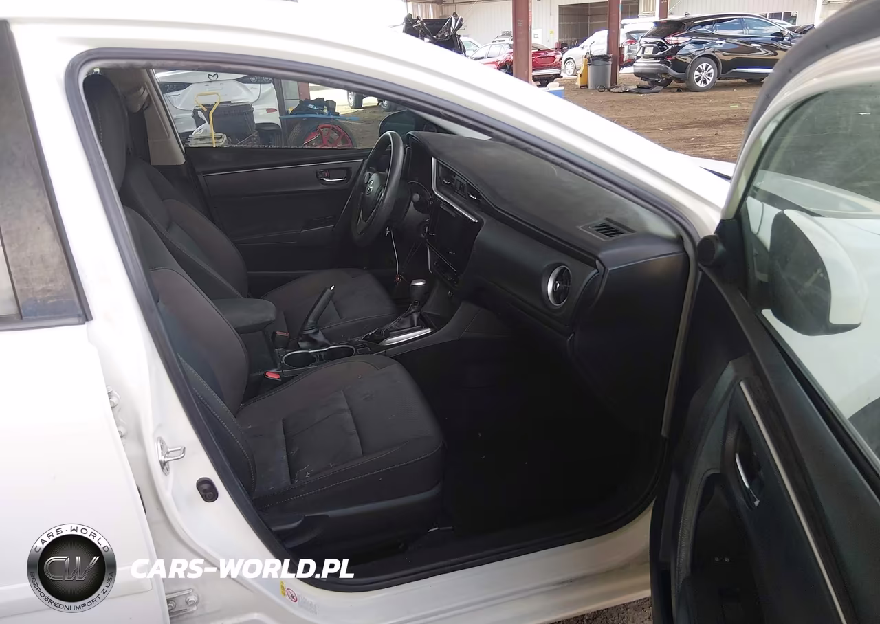 2018 Toyota Corolla Le VIN:2T1BURHE3JC034068 - 5
