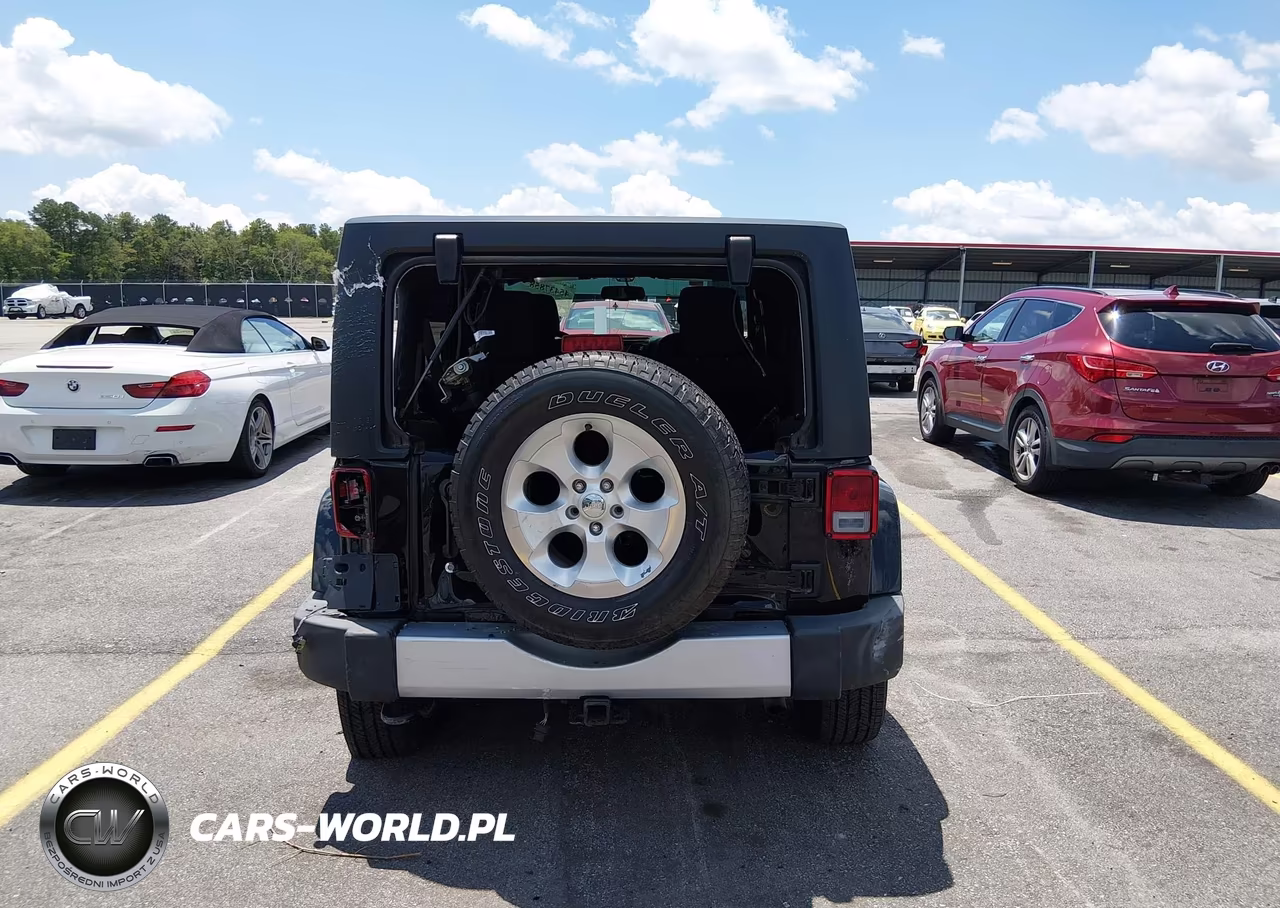 2015 Jeep Wrangler Unlimited Sahara VIN:1C4BJWEG1FL559157 - 16