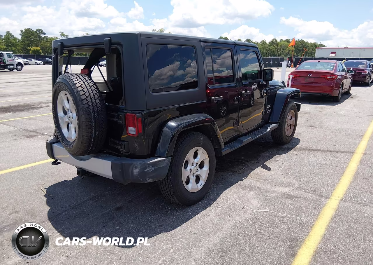 2015 Jeep Wrangler Unlimited Sahara VIN:1C4BJWEG1FL559157 - 4