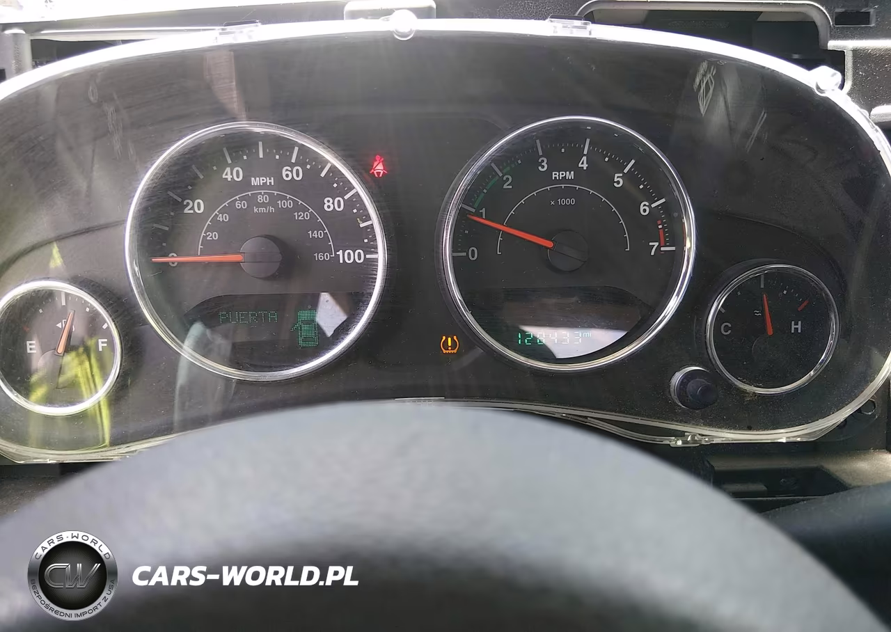 2015 Jeep Wrangler Unlimited Sahara VIN:1C4BJWEG1FL559157 - 7