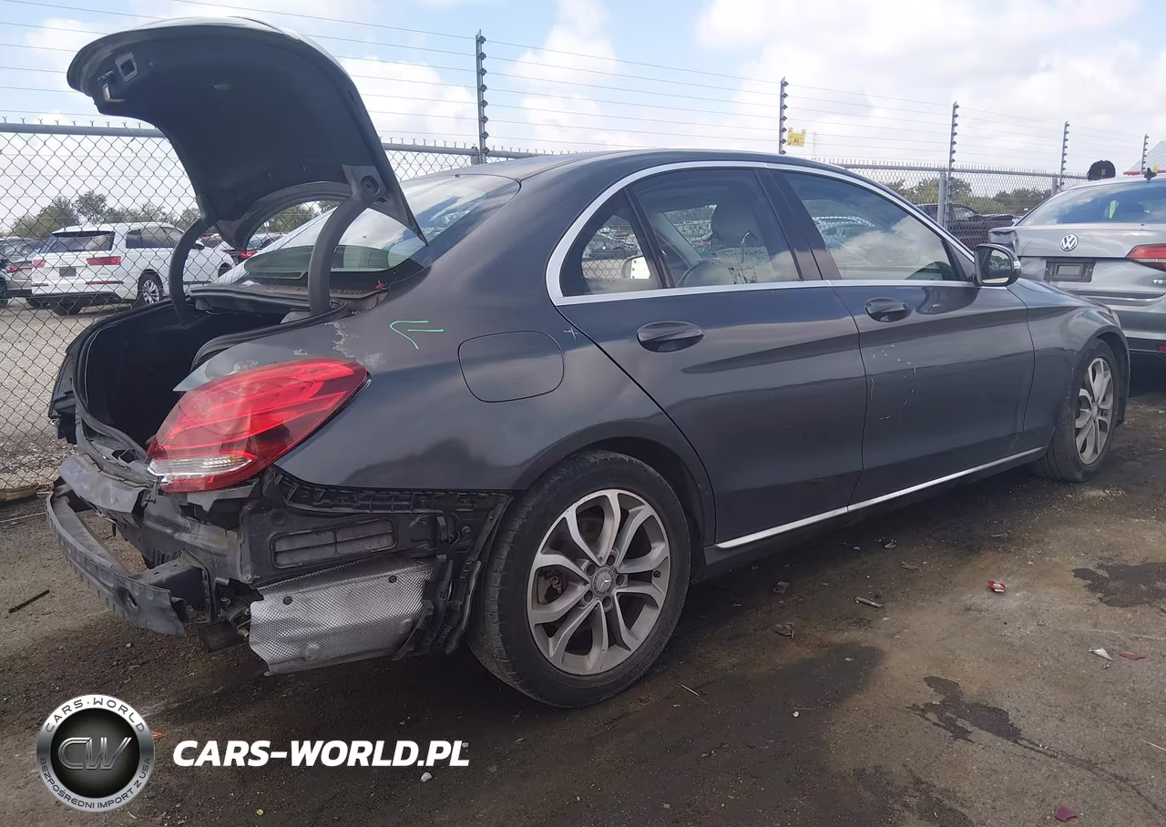 2015 Mercedes-Benz C 300 VIN:55SWF4JB3FU083528 - 4