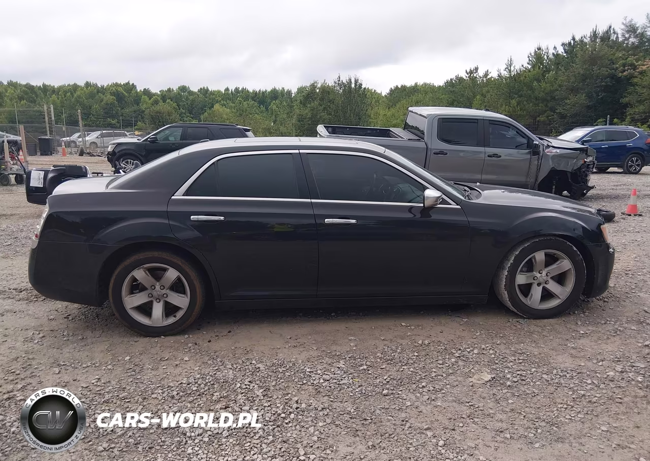 2013 Chrysler 300C John Varvatos Luxury Edition VIN:2C3CCADT5DH703551 - 13