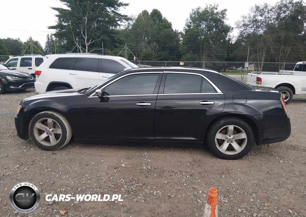 2013 Chrysler 300C John Varvatos Luxury Edition VIN:2C3CCADT5DH703551 - 14