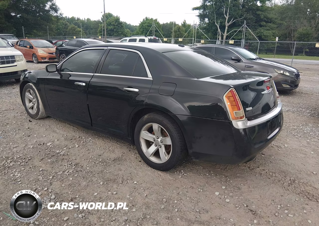 2013 Chrysler 300C John Varvatos Luxury Edition VIN:2C3CCADT5DH703551 - 3