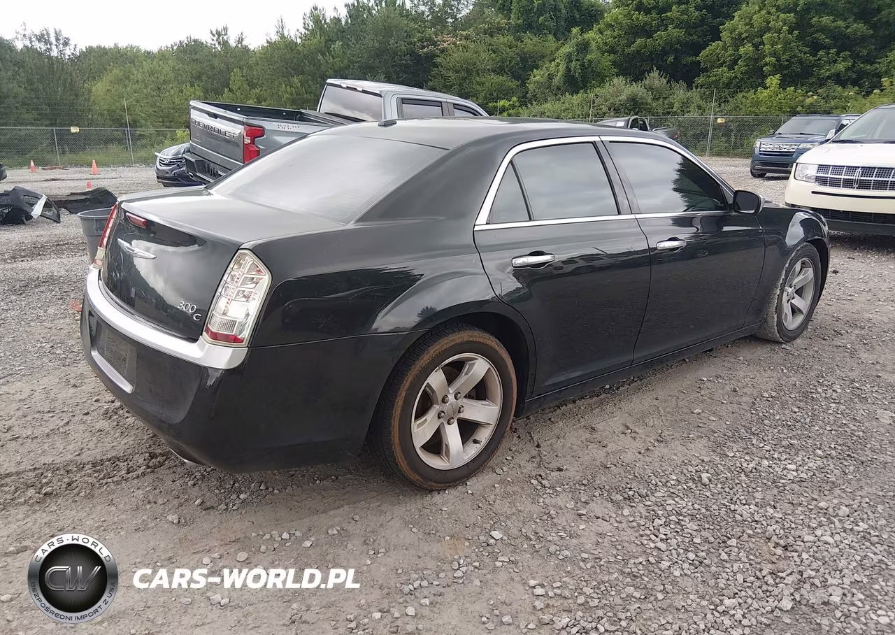 2013 Chrysler 300C John Varvatos Luxury Edition VIN:2C3CCADT5DH703551 - 4