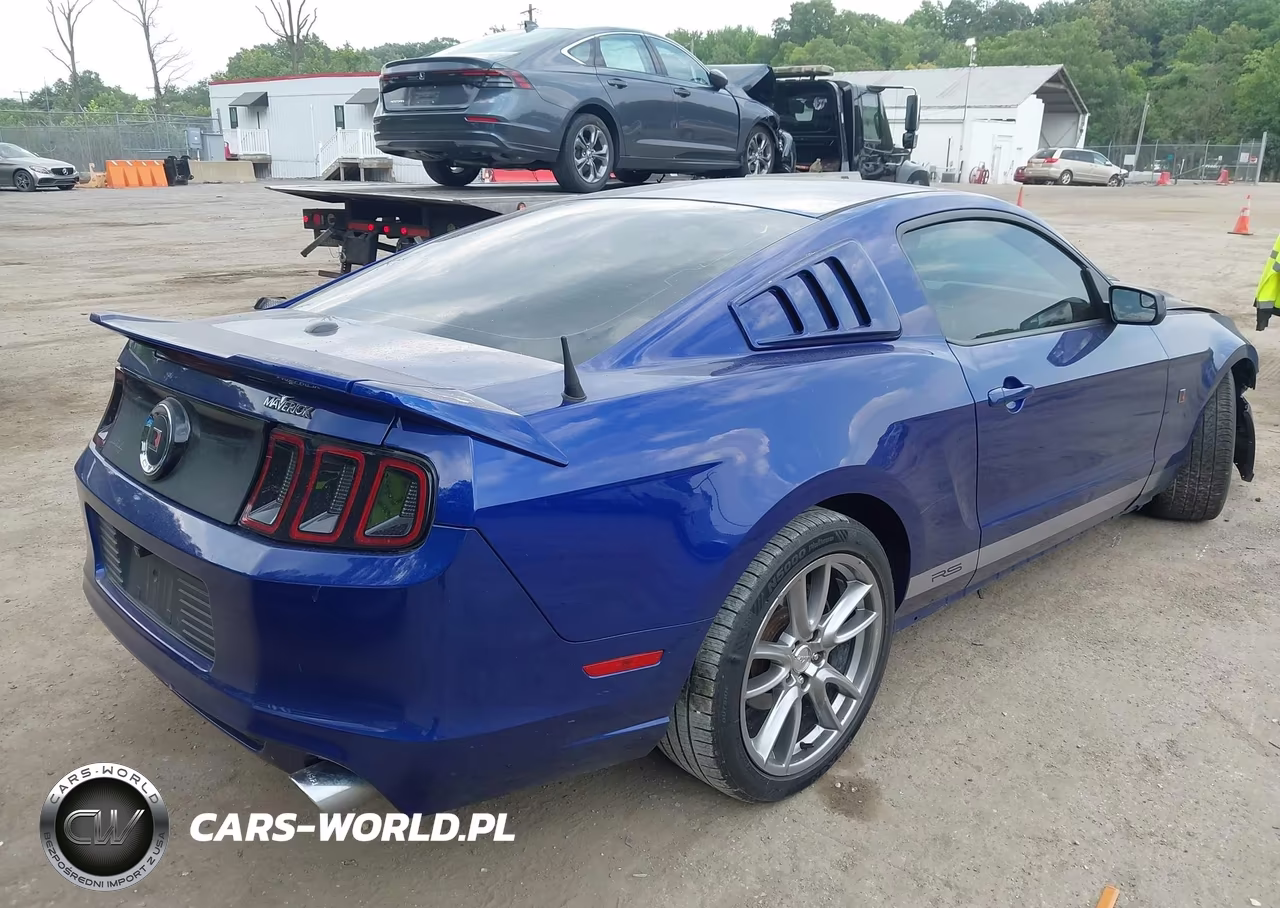 2013 Ford Mustang V6 Premium VIN:1ZVBP8AM9D5255661 - 4