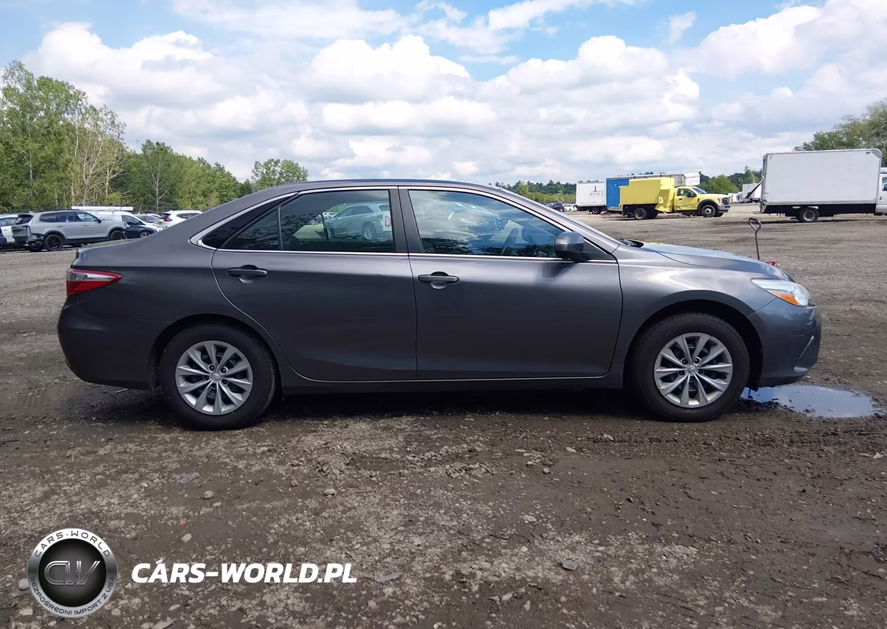 2017 Toyota Camry Le VIN:4T1BF1FK5HU326642 - 13