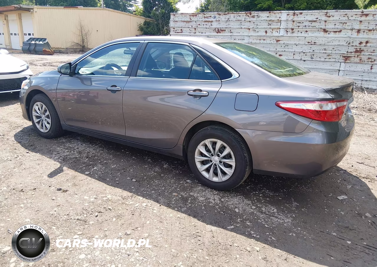 2017 Toyota Camry Le VIN:4T1BF1FK5HU326642 - 3