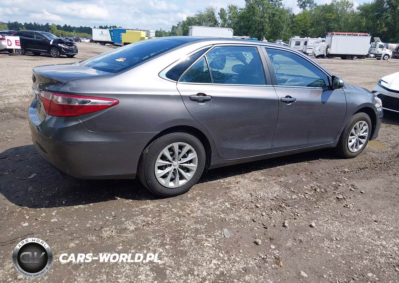 2017 Toyota Camry Le VIN:4T1BF1FK5HU326642 - 4