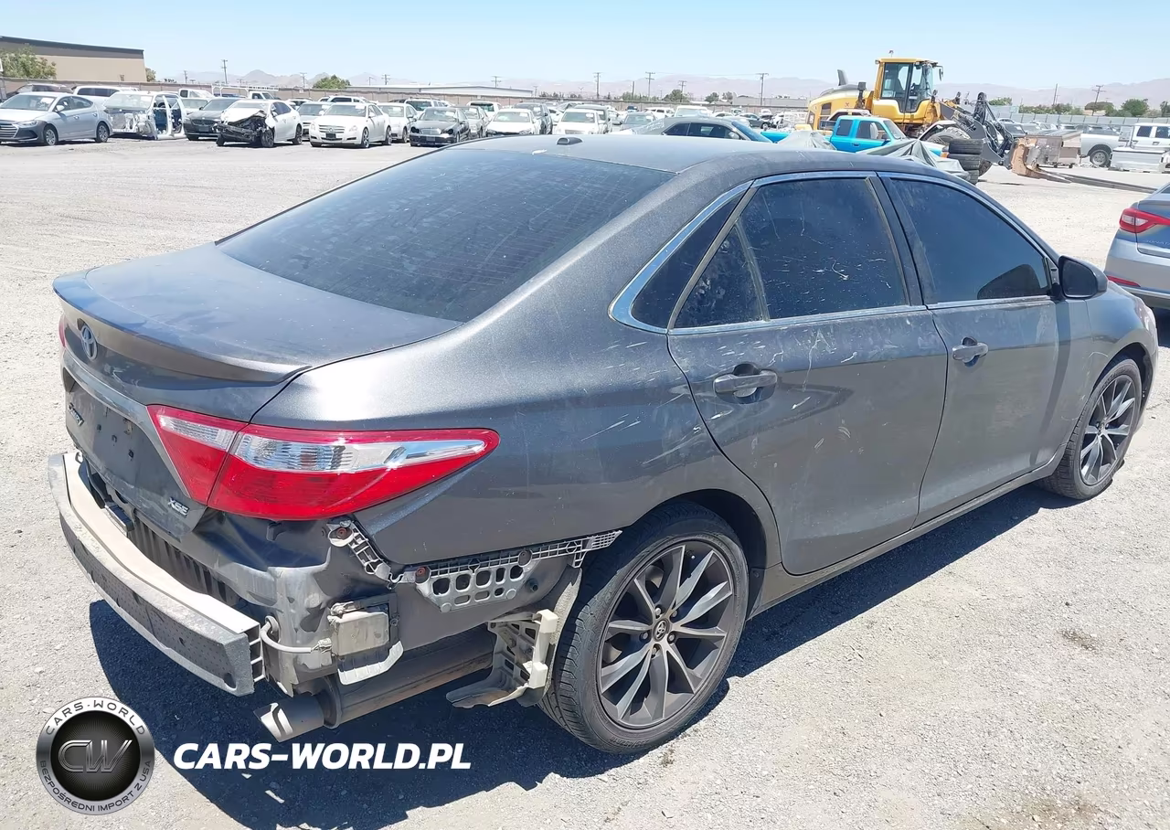 2016 Toyota Camry Xse VIN:4T1BF1FK2GU528885 - 4