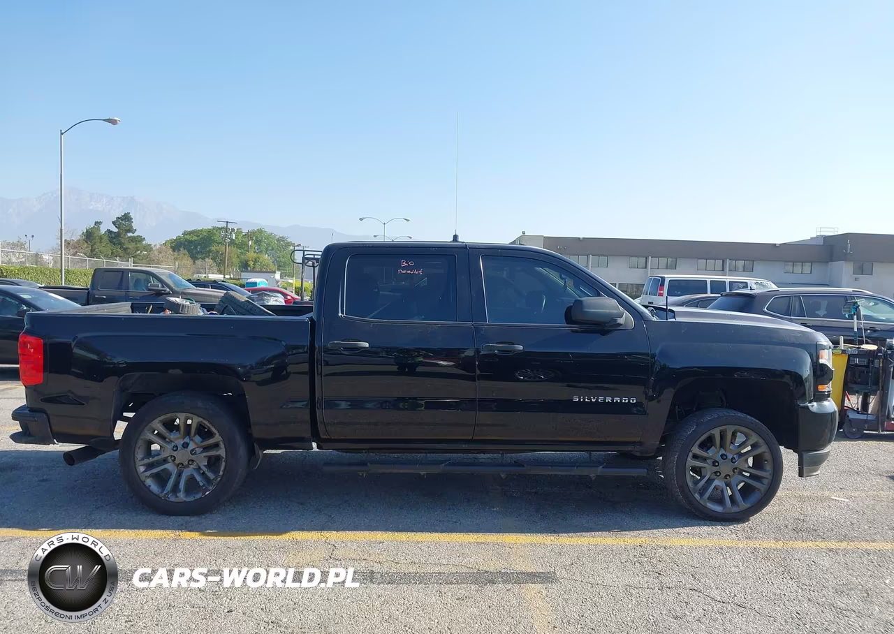 2018 Chevrolet Silverado 1500 Custom VIN:3GCPCPEC7JG458178 - 13