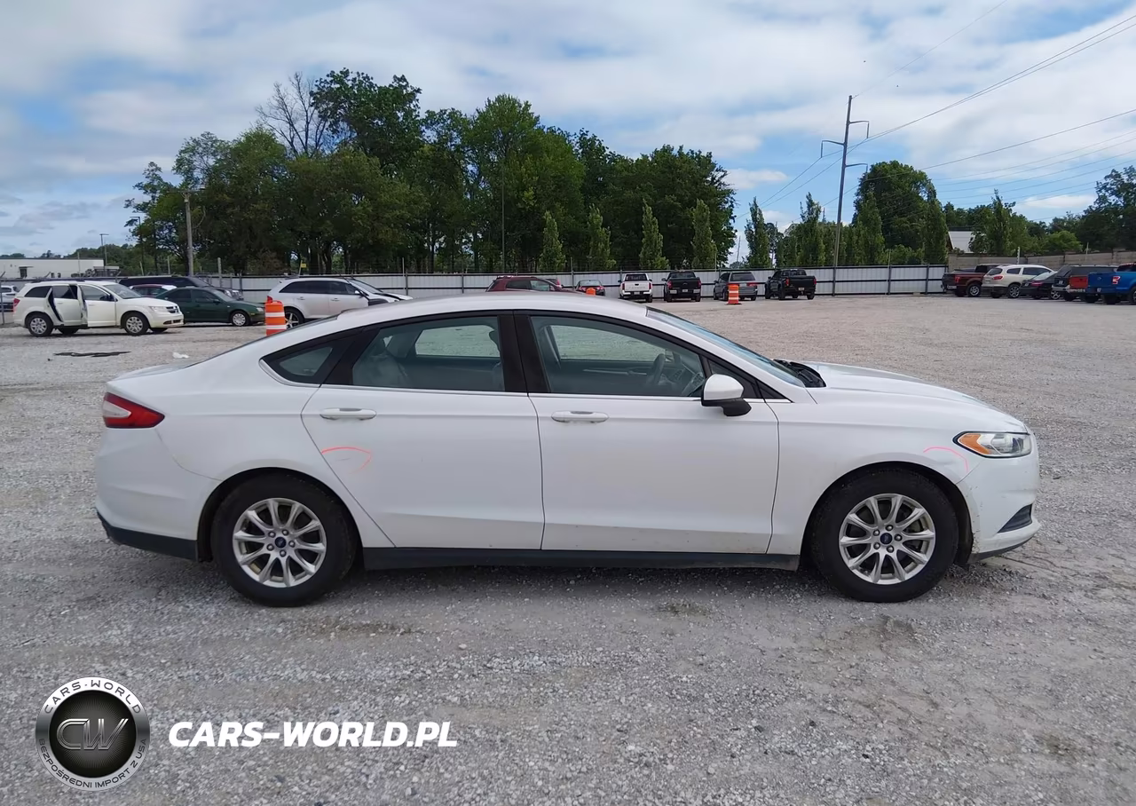 2015 Ford Fusion S VIN:3FA6P0G7XFR163942 - 13