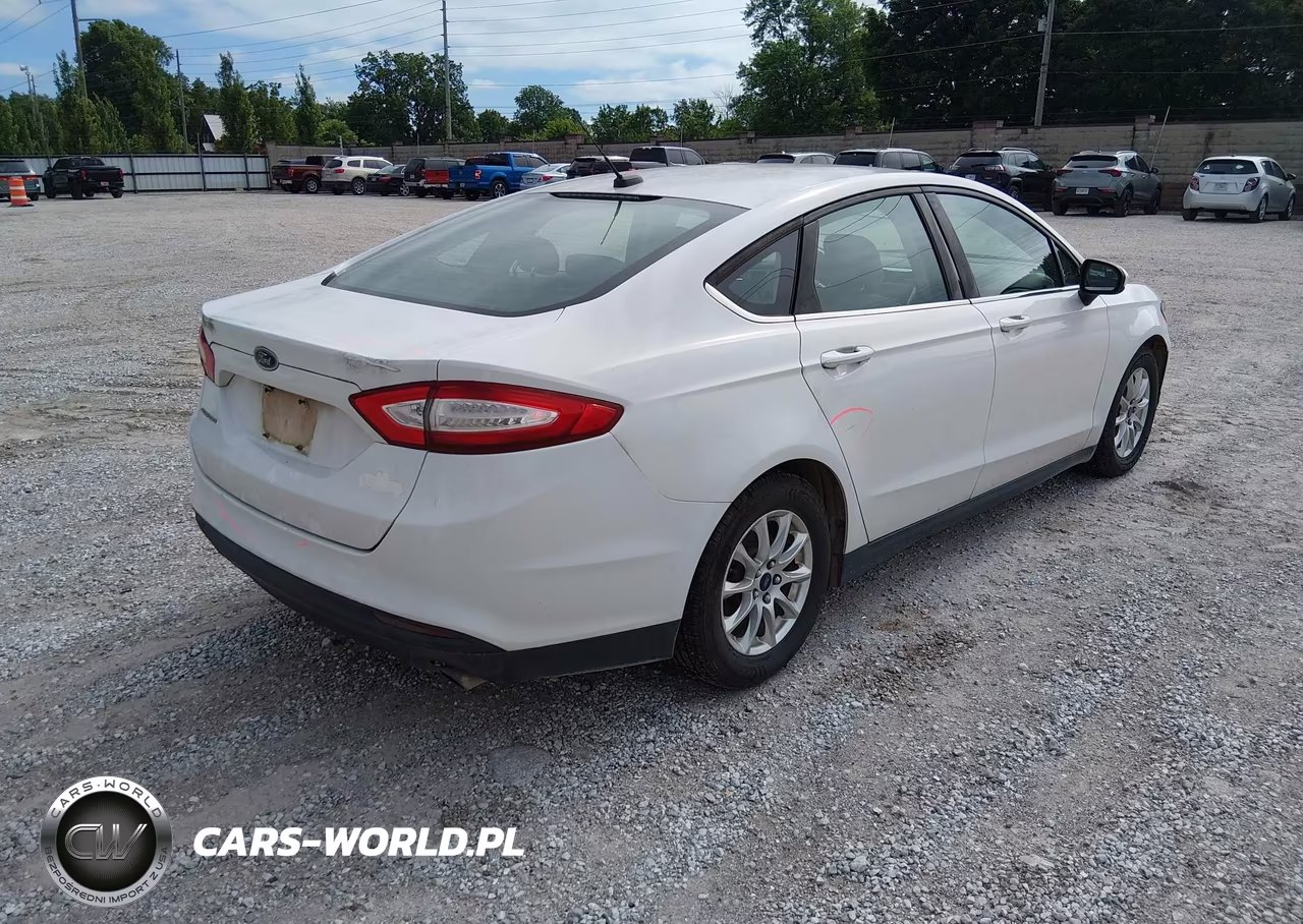 2015 Ford Fusion S VIN:3FA6P0G7XFR163942 - 4