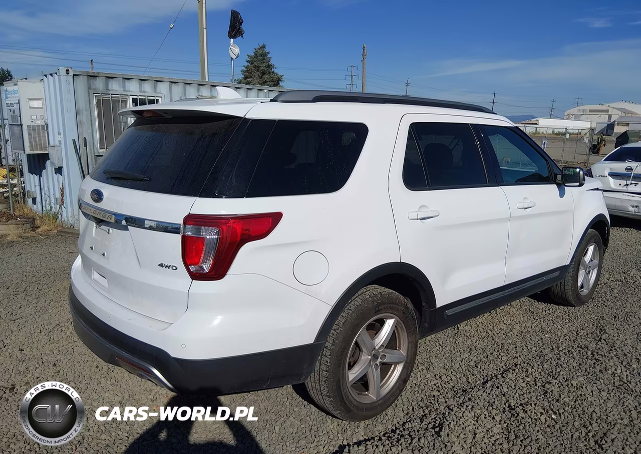 2017 Ford Explorer Xlt VIN:1FM5K8D86HGE39555 - 4
