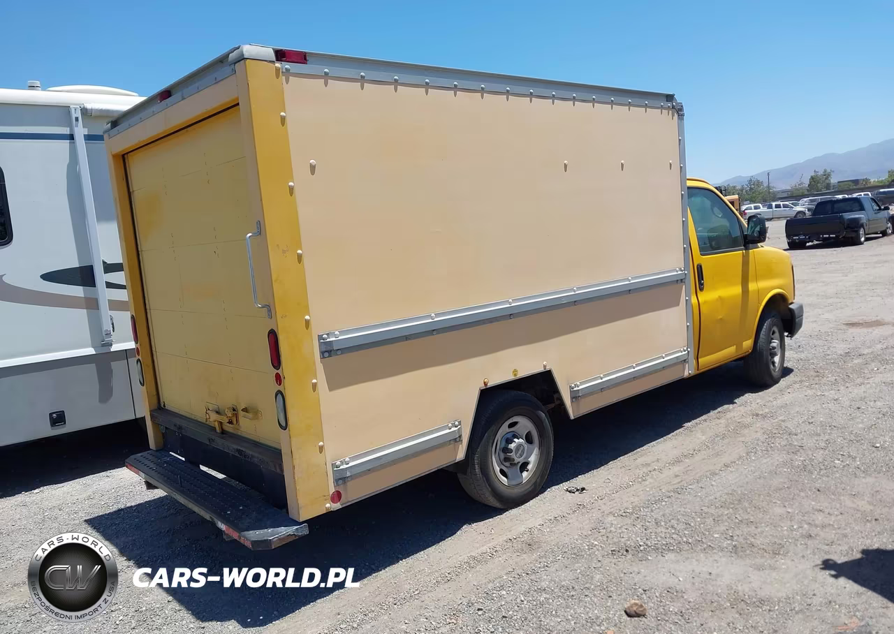 2006 GMC Savana Cutaway Work Van VIN:1GDGG31V461900257 - 4