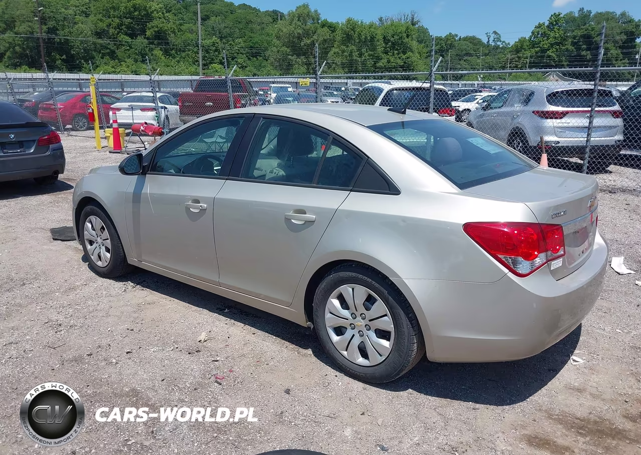 2014 Chevrolet Cruze Ls Auto VIN:1G1PA5SH0E7120562 - 3