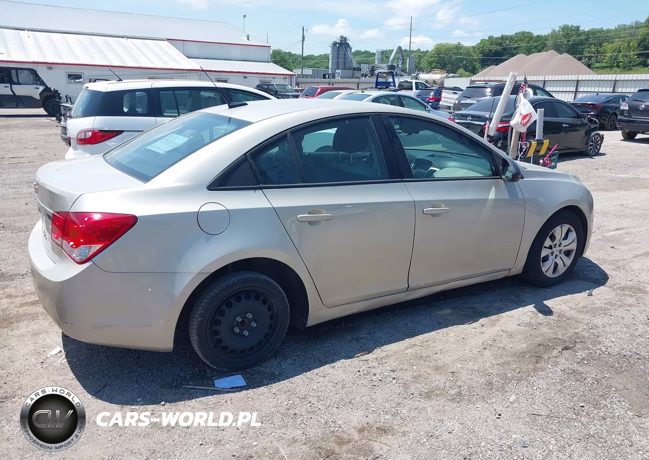2014 Chevrolet Cruze Ls Auto VIN:1G1PA5SH0E7120562 - 4