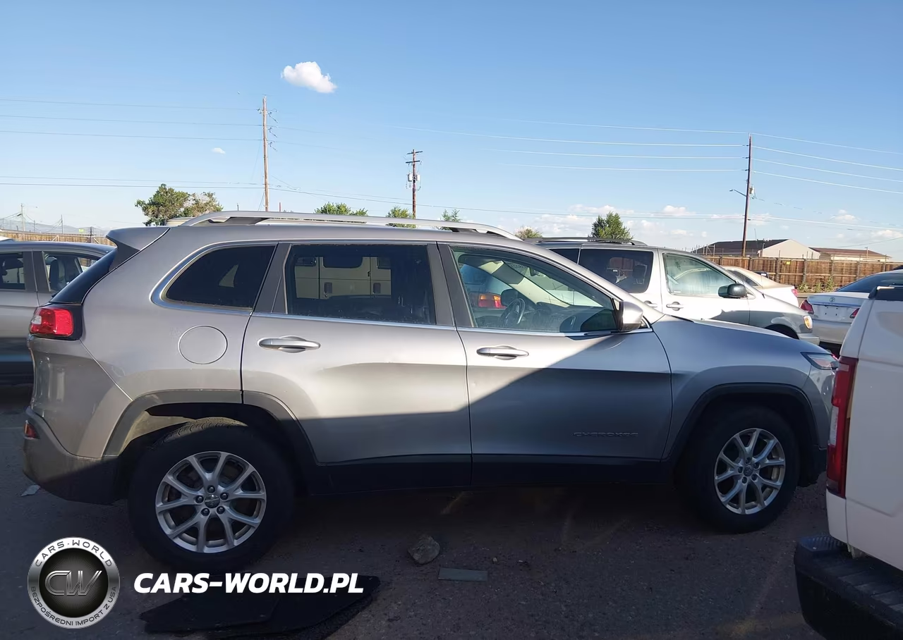 2015 Jeep Cherokee Latitude VIN:1C4PJMCB8FW691395 - 13