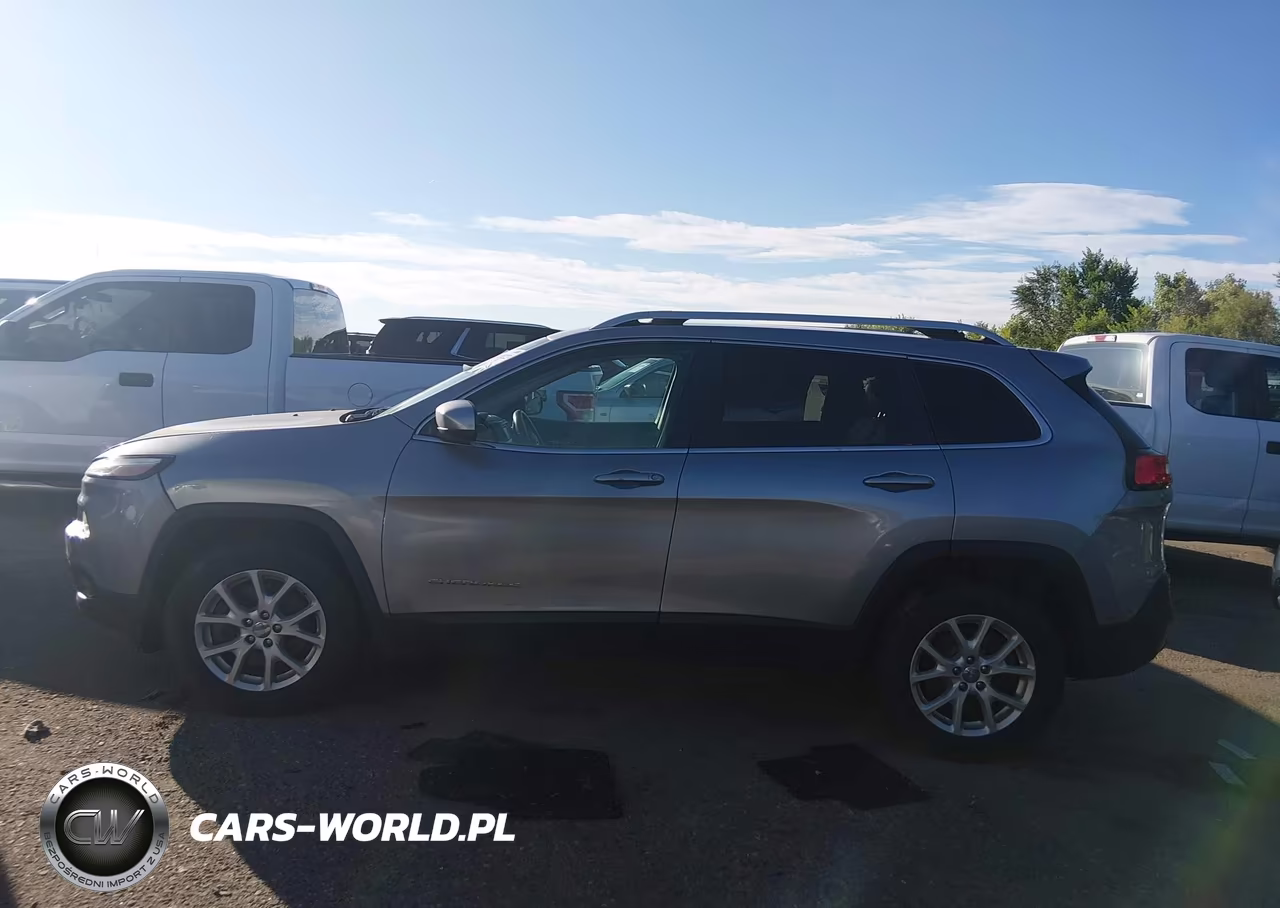 2015 Jeep Cherokee Latitude VIN:1C4PJMCB8FW691395 - 14