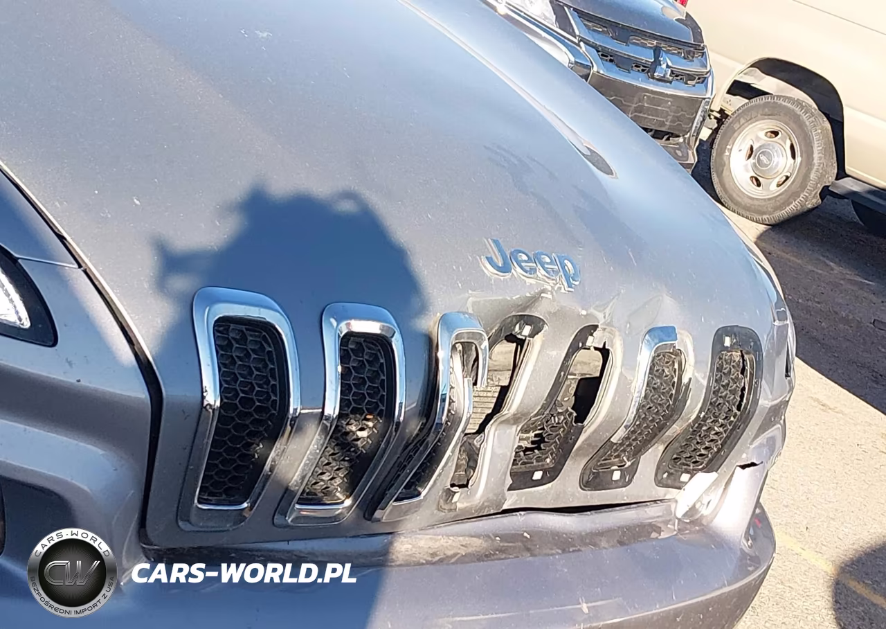 2015 Jeep Cherokee Latitude VIN:1C4PJMCB8FW691395 - 18