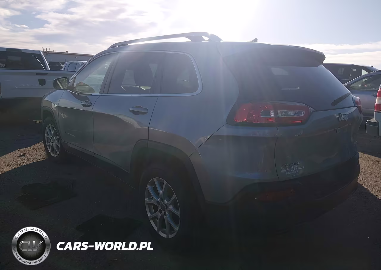 2015 Jeep Cherokee Latitude VIN:1C4PJMCB8FW691395 - 3