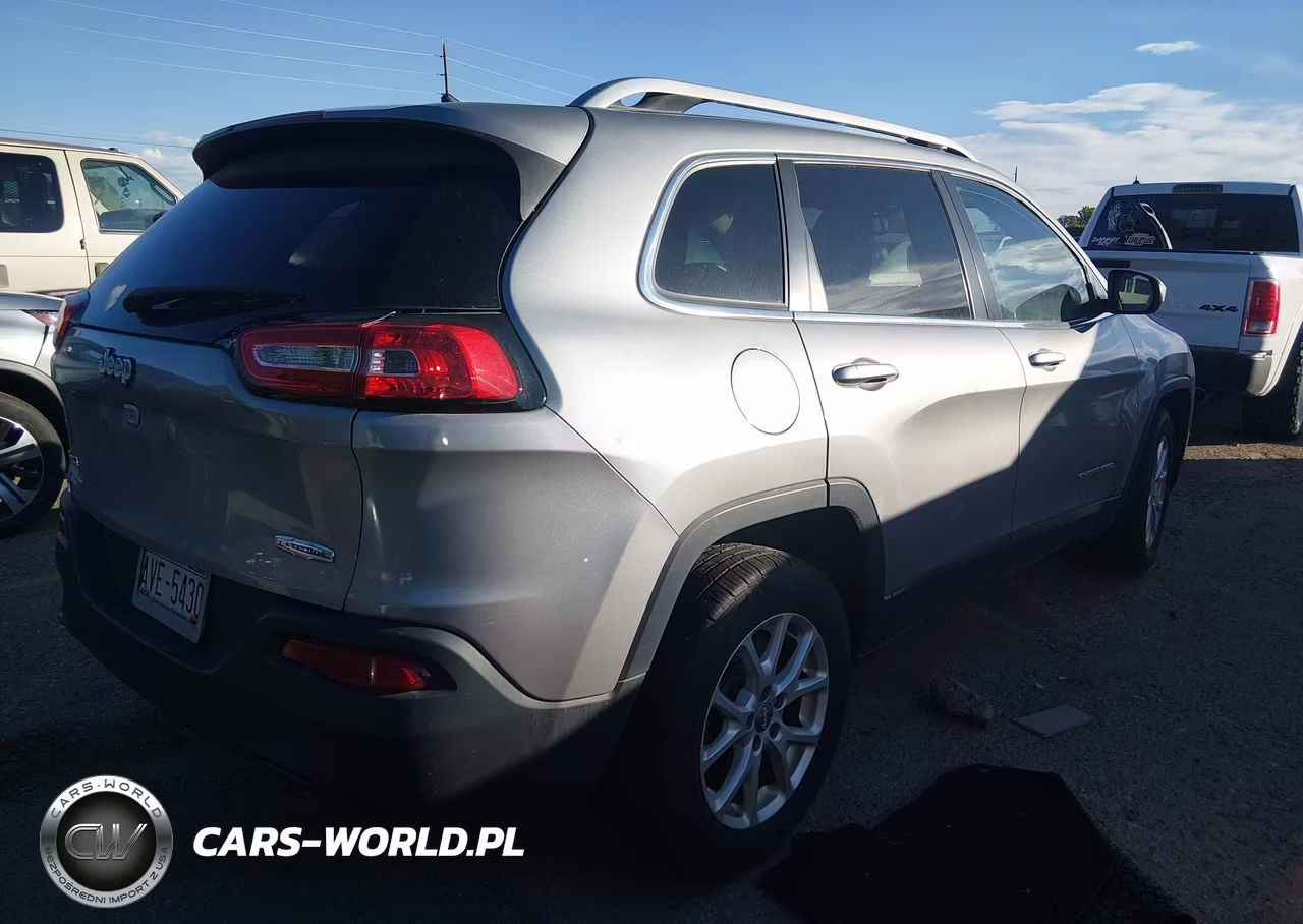 2015 Jeep Cherokee Latitude VIN:1C4PJMCB8FW691395 - 4