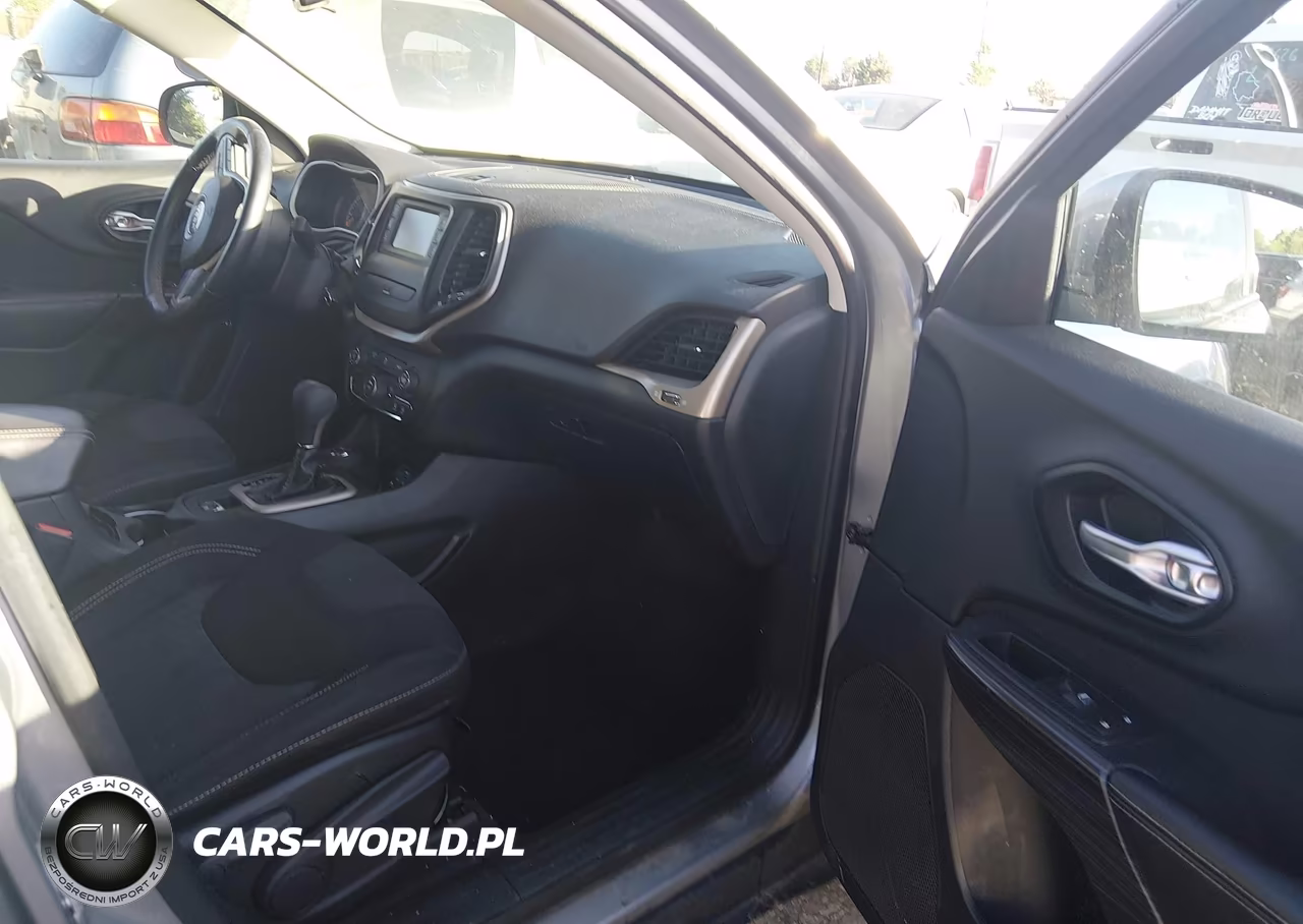 2015 Jeep Cherokee Latitude VIN:1C4PJMCB8FW691395 - 5