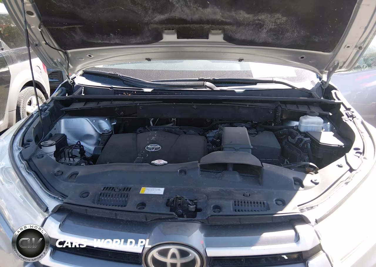 2019 Toyota Highlander Le VIN:5TDBZRFH0KS747792 - 10