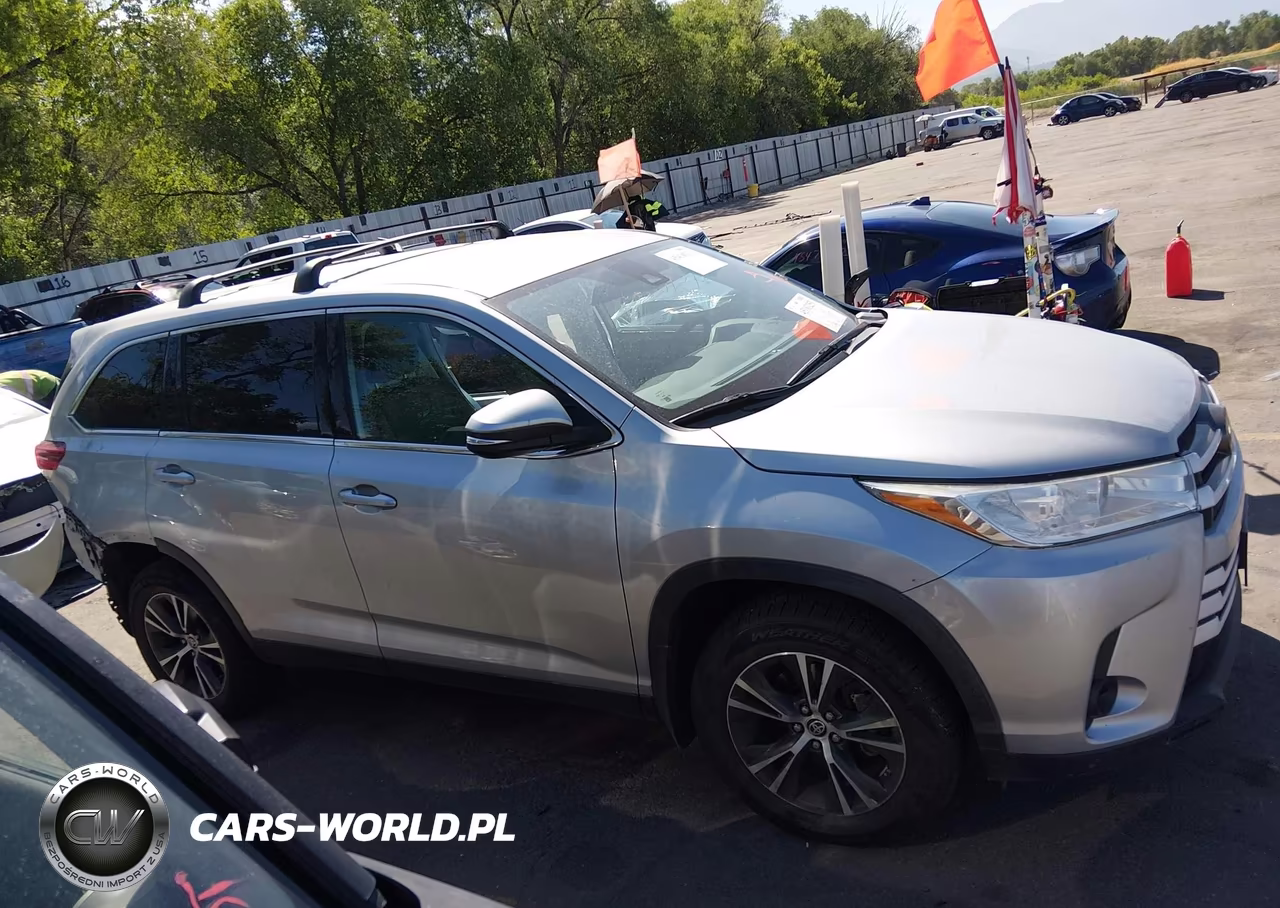 2019 Toyota Highlander Le VIN:5TDBZRFH0KS747792 - 14
