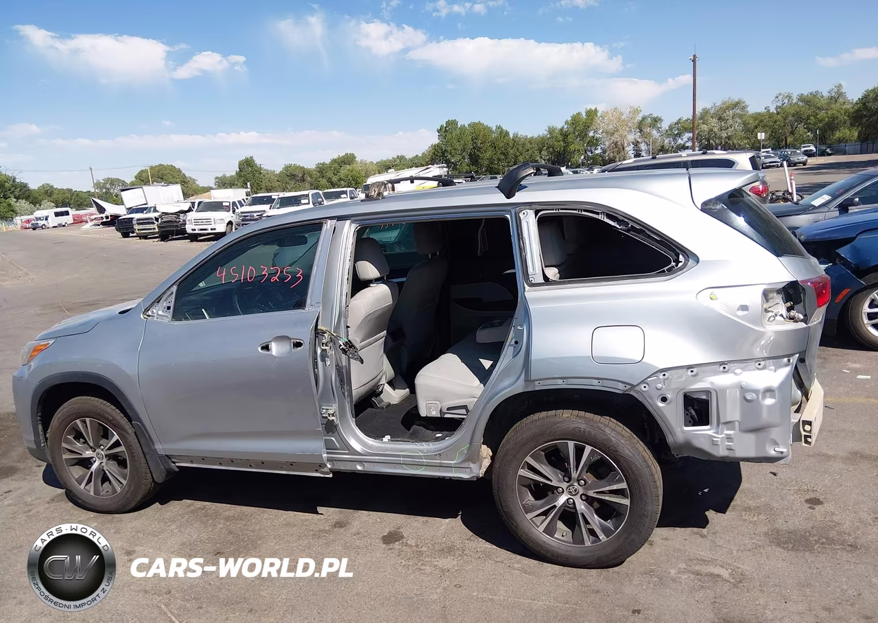 2019 Toyota Highlander Le VIN:5TDBZRFH0KS747792 - 15