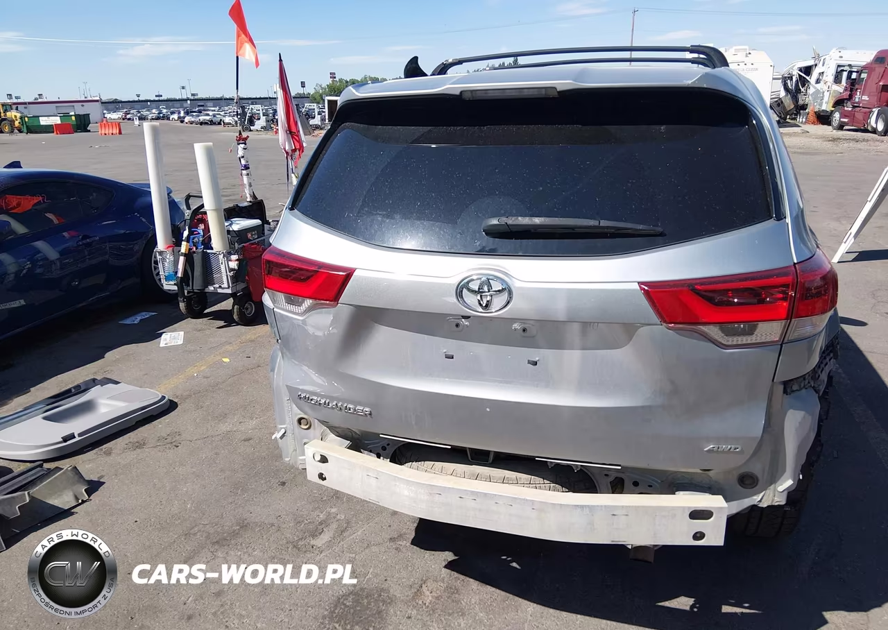 2019 Toyota Highlander Le VIN:5TDBZRFH0KS747792 - 17