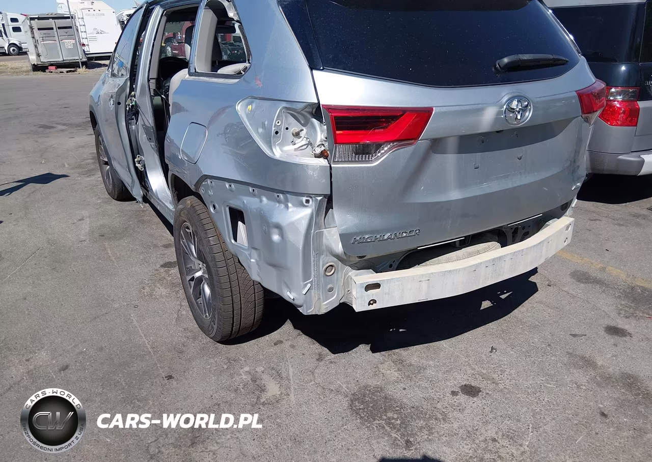 2019 Toyota Highlander Le VIN:5TDBZRFH0KS747792 - 18