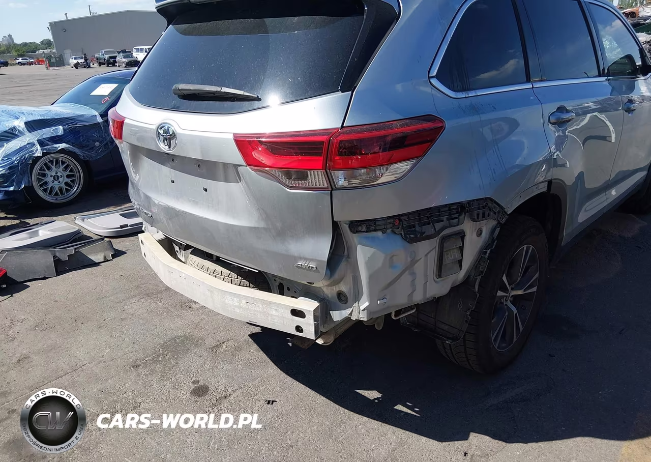 2019 Toyota Highlander Le VIN:5TDBZRFH0KS747792 - 19