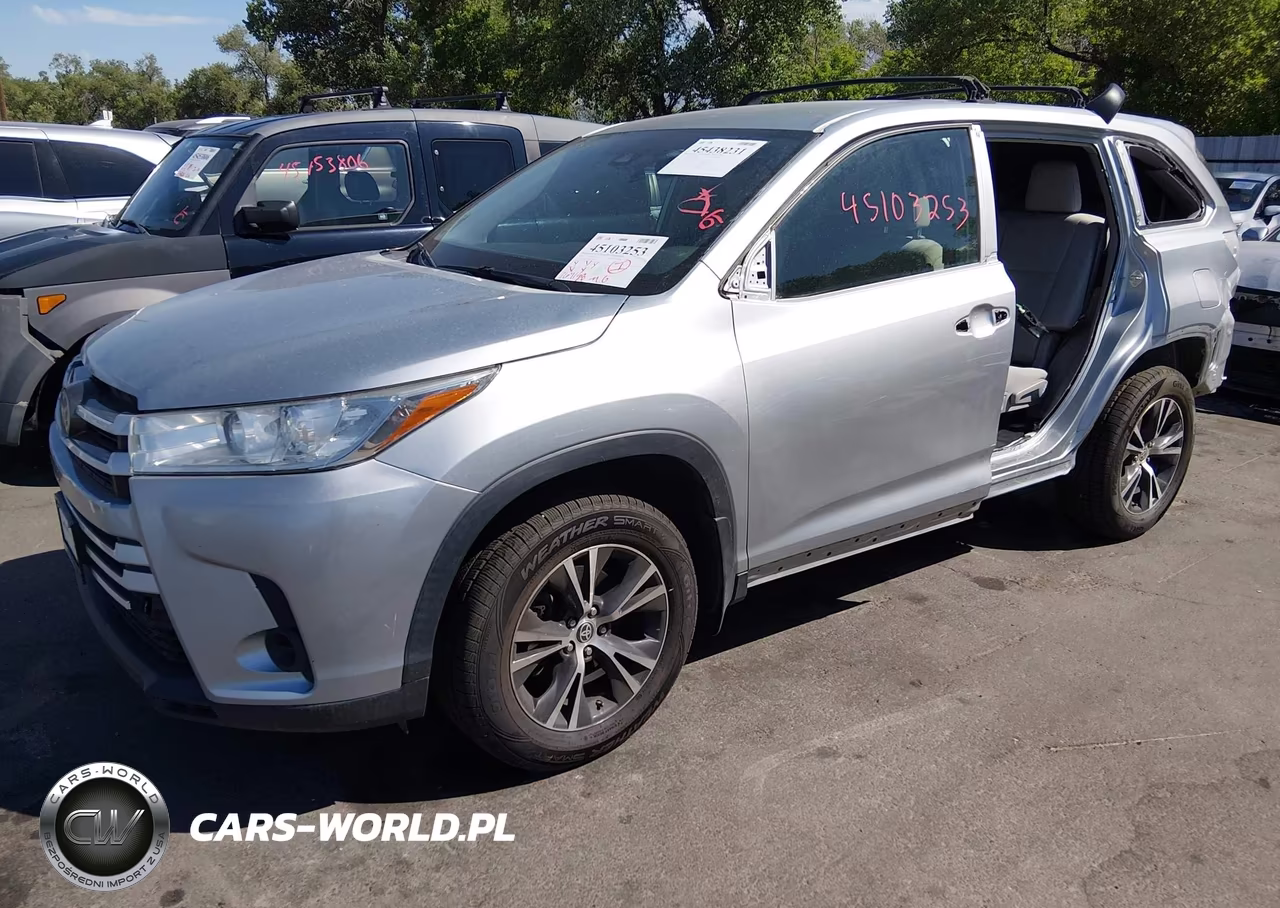 2019 Toyota Highlander Le VIN:5TDBZRFH0KS747792 - 2
