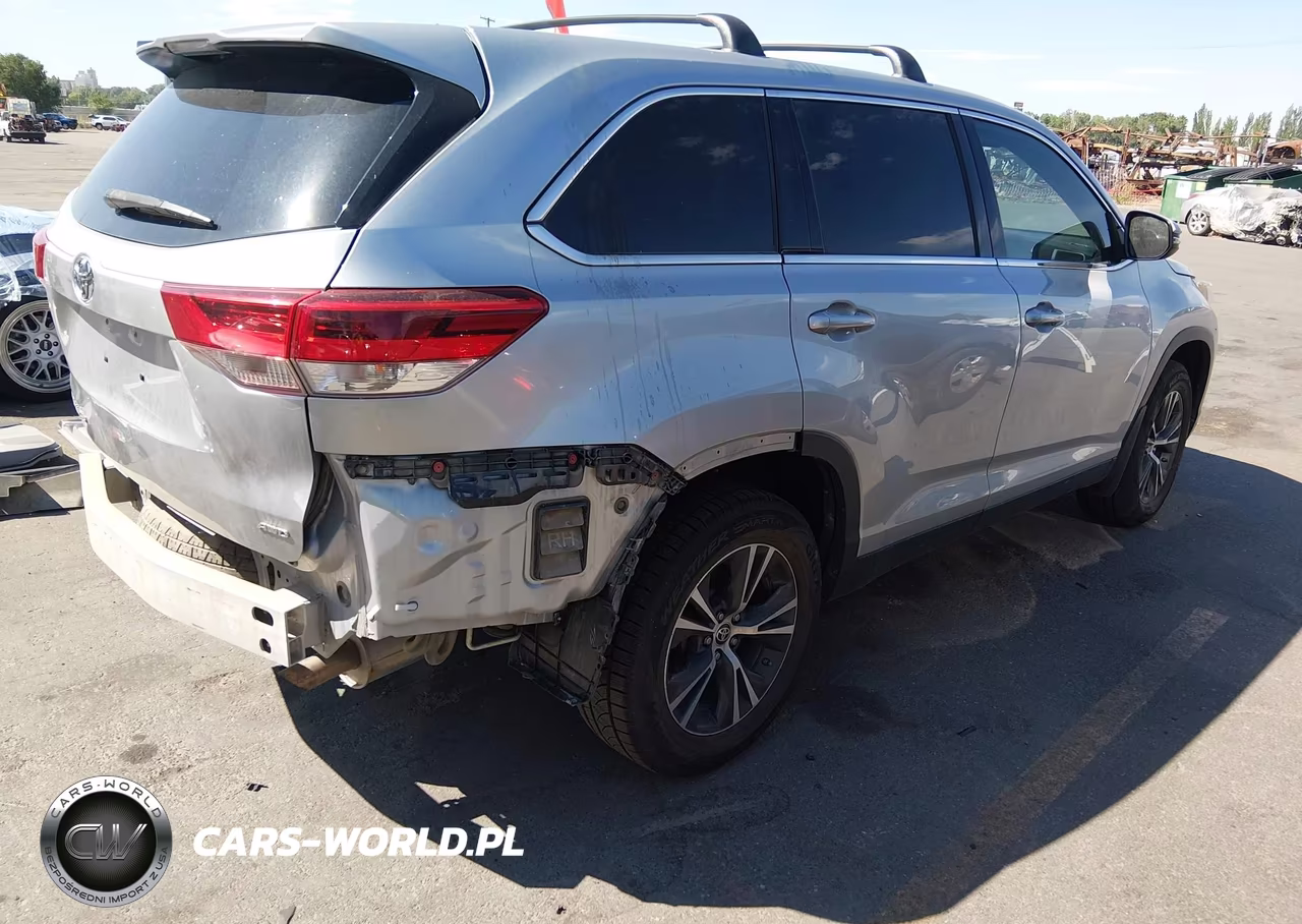 2019 Toyota Highlander Le VIN:5TDBZRFH0KS747792 - 4