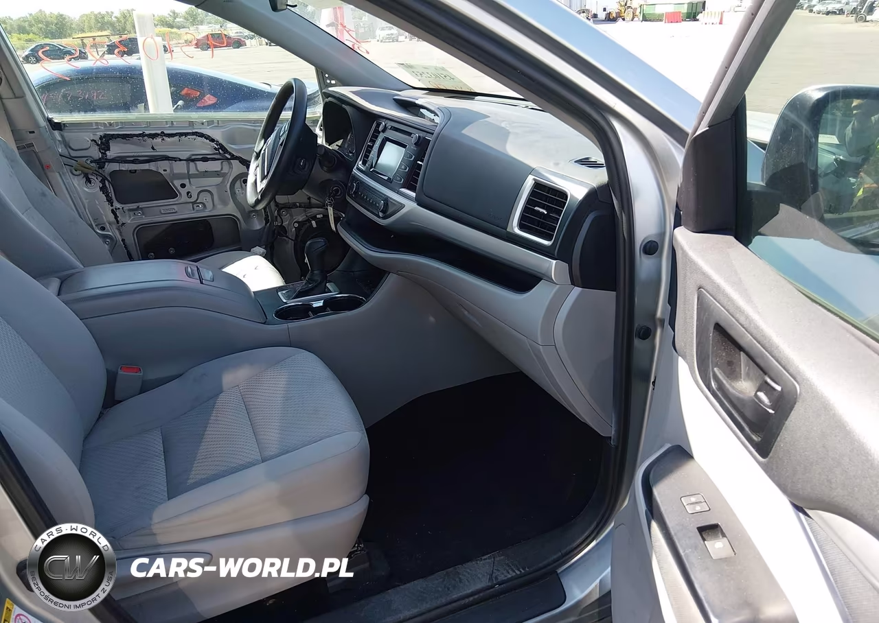 2019 Toyota Highlander Le VIN:5TDBZRFH0KS747792 - 5